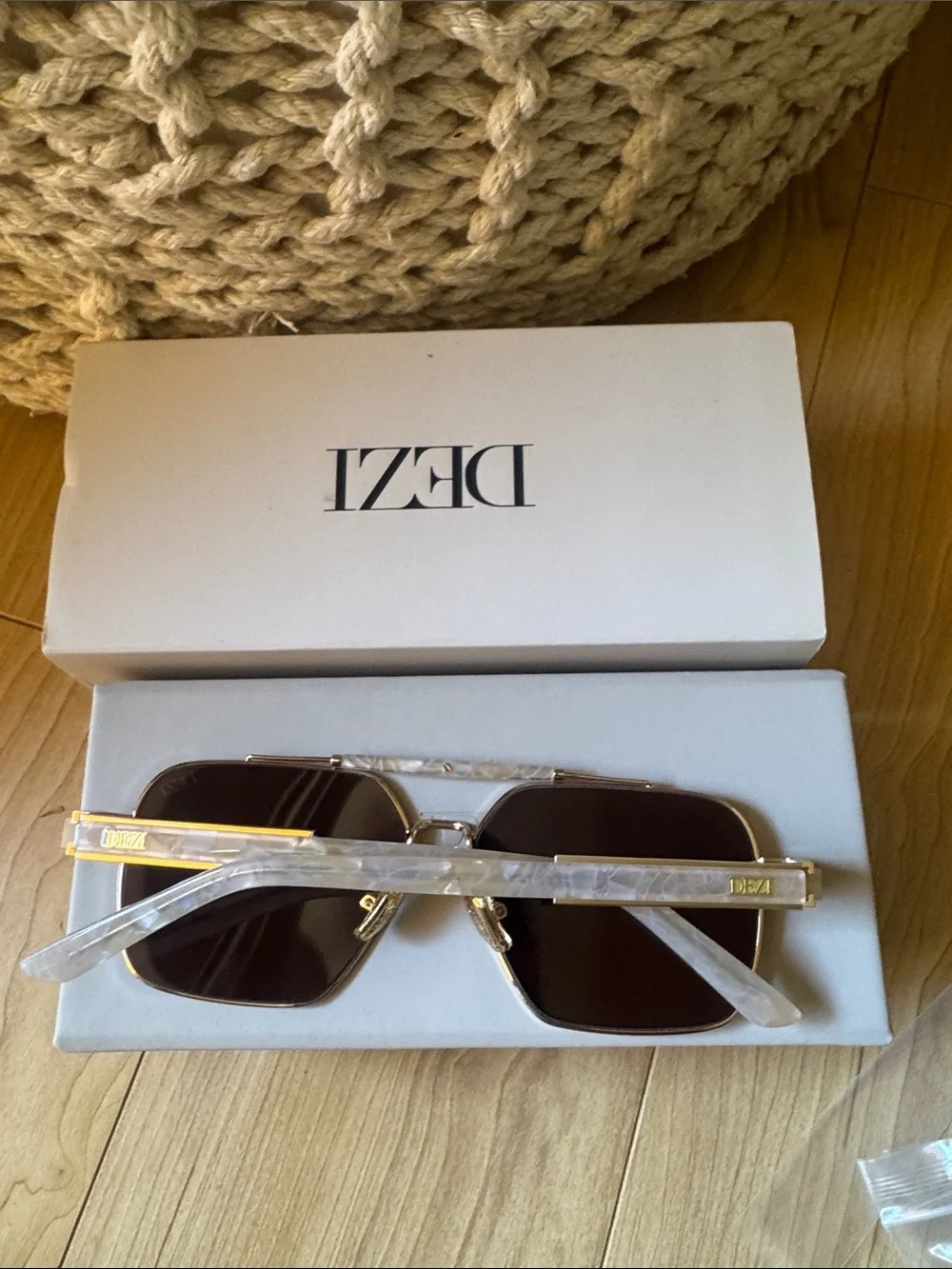 DEZI chic sunglasses